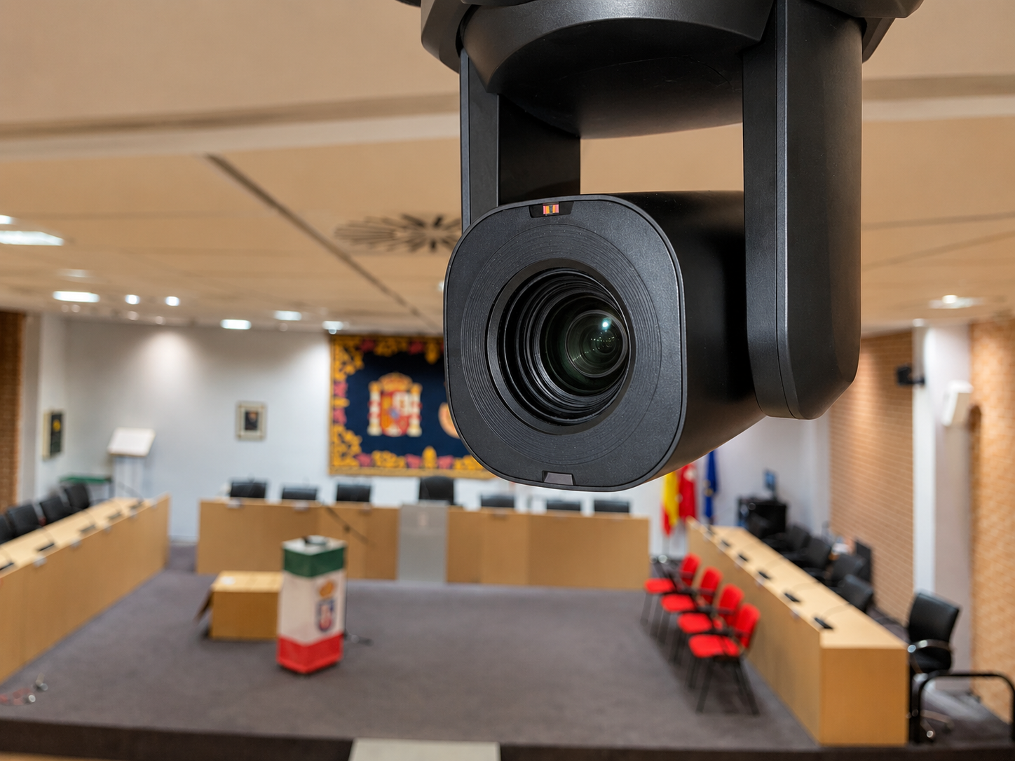 Cámara PTZ instalada en salón de plenos