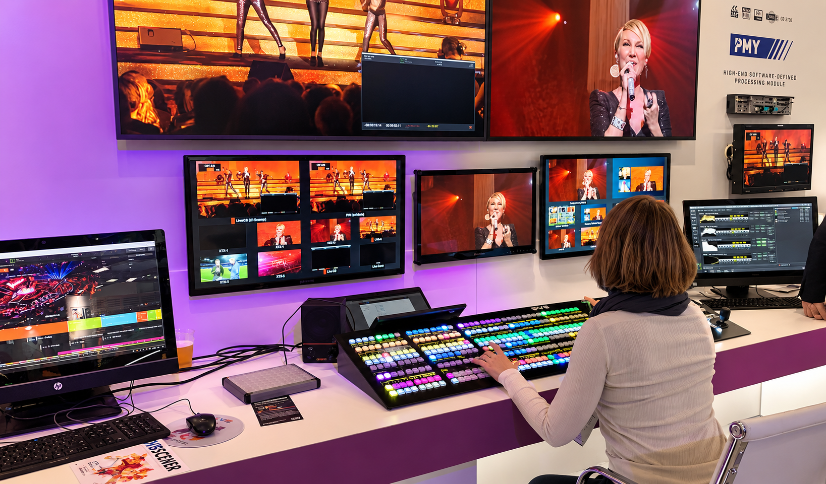 Operadora de retransmisión audiovisual